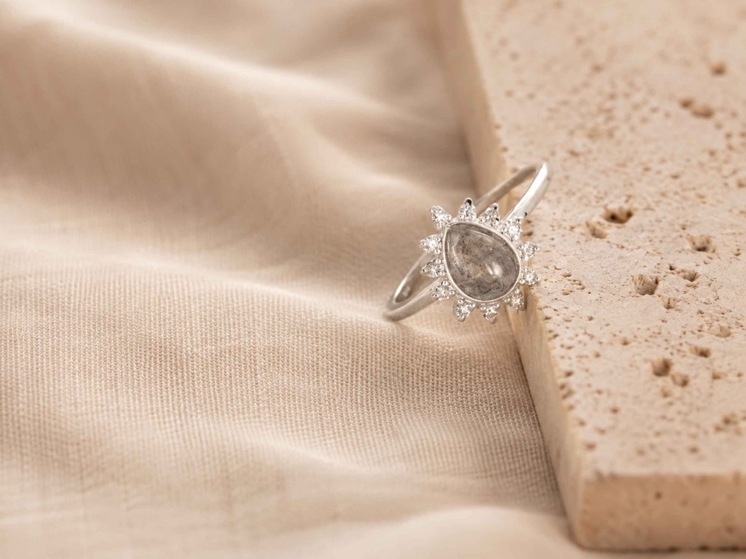 Asring laten maken: alles over een ring met as